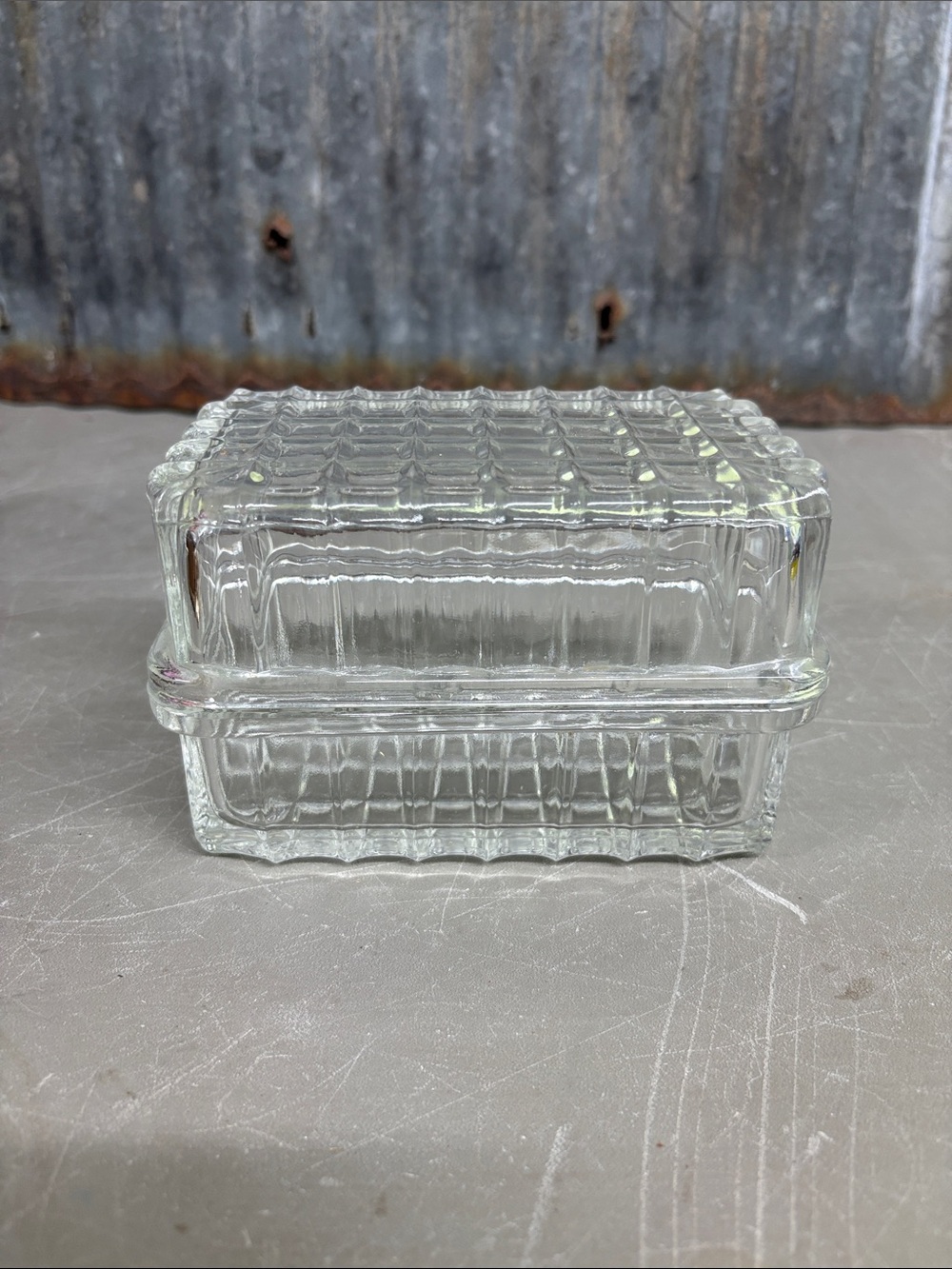VINTAGE CLEAR GLASS POUND BUTTER  KEEPER WITH COVER